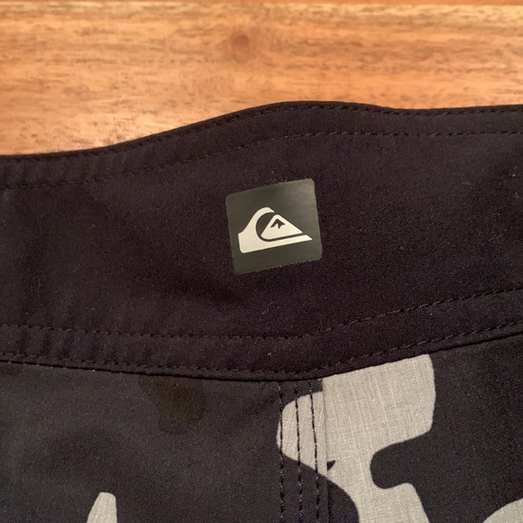 Quicksilver Men’s Board Shorts - Picture 10 of 11